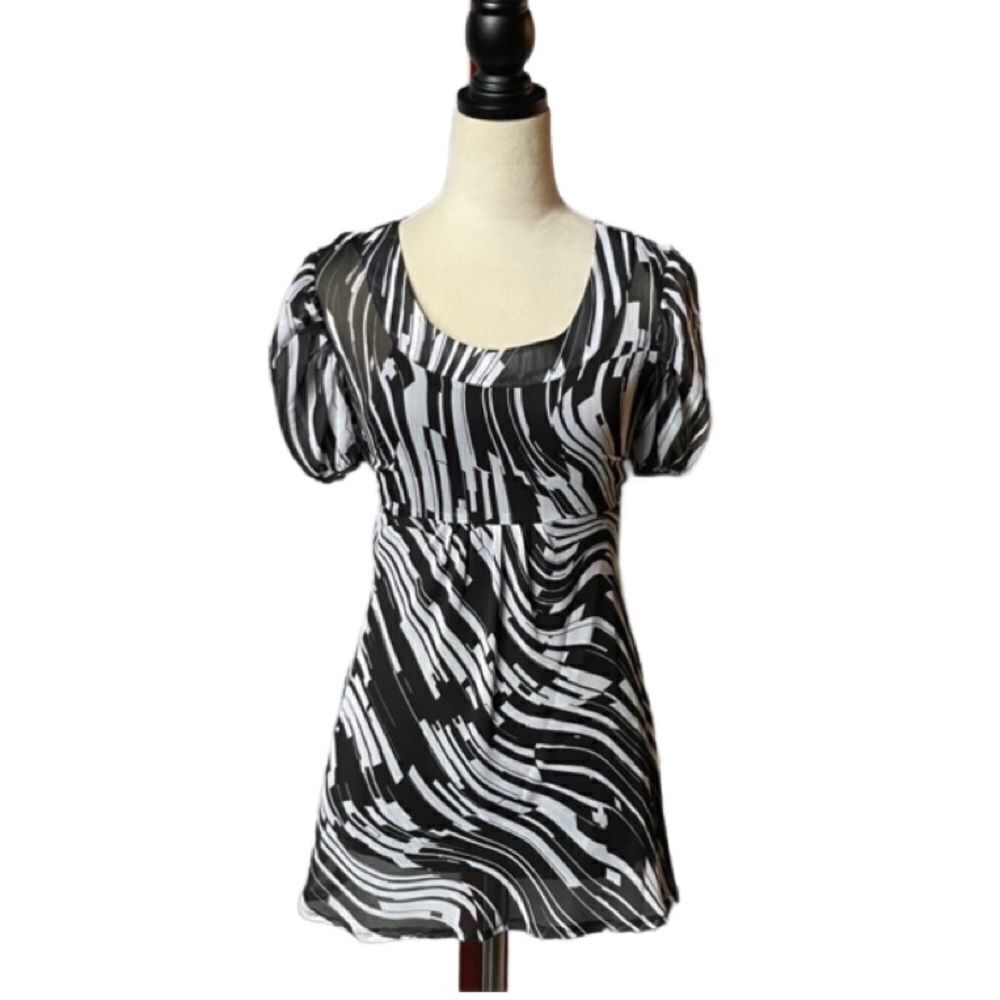 Essentials by Milano Black and White Semi-Sheer Pullover Blouse (Small)
